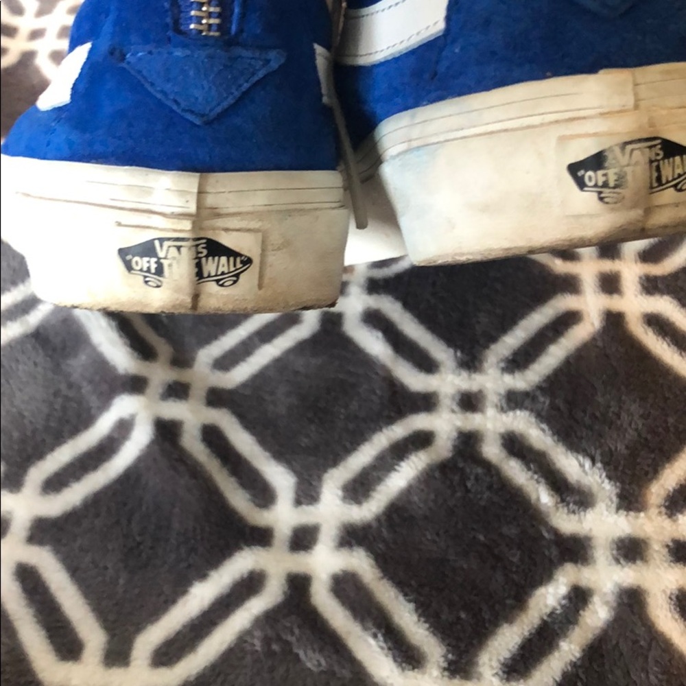 Shoes - Picture 2 of 3